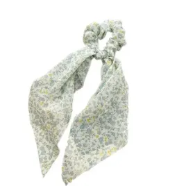 gumka-do-wlosow-biala-dluga-kokarda-w-kwiaty-apaszka-lekka-i-efektowna