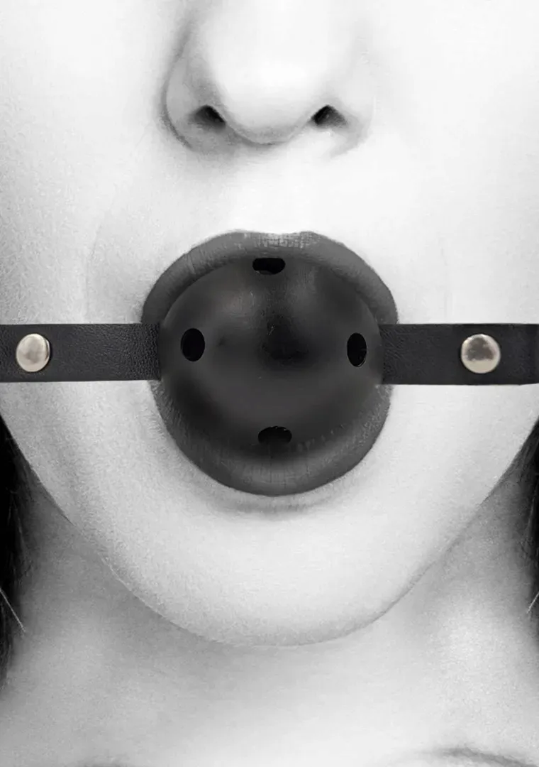breathable-ball-gag-with-bonded-leather-straps-marka-ouch