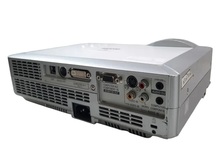 projektor-sanyo-plc-xu84-model-plc-xu84