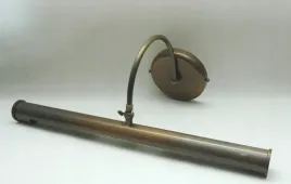 kinkiet-mosiezny-lampa-nad-obrazobrazowka-mosiezna