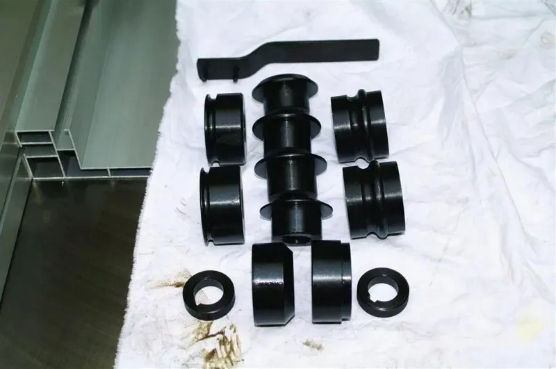 zlobiarka-do-rur-holzmann-skm200-6-walcow-glebokosc-do-200mm-obrotowy-korpu-stan-nowy