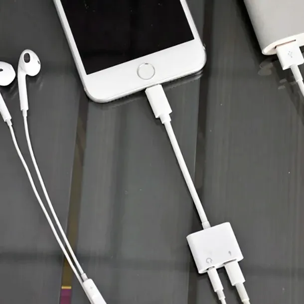 loydia-adapter-sluchawkowy-do-iphone-a-ladowarka-2-w-1-marka-retoo-stan-nowy