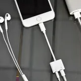 loydia-adapter-sluchawkowy-do-iphone-a-ladowarka-2-w-1-marka-retoo-stan-nowy