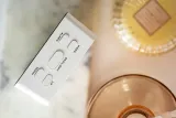 budzik-led-usb-alarm-temperatura-data-bialy-cechy-dodatkowe-cyfrowy-wyswietlacz-termometr