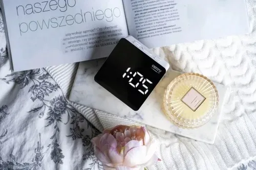 budzik-led-usb-alarm-temperatura-data-bialy-szerokosc-calkowita-8-3-cm