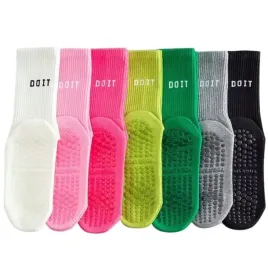 skarpety-antyposlizgowe-wysokie-do-jogi-pilatesu-i-fitness-3540