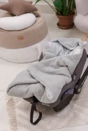 kocyk-do-fotelika-nosidelka-boucle-plusz-cieply-jukki
