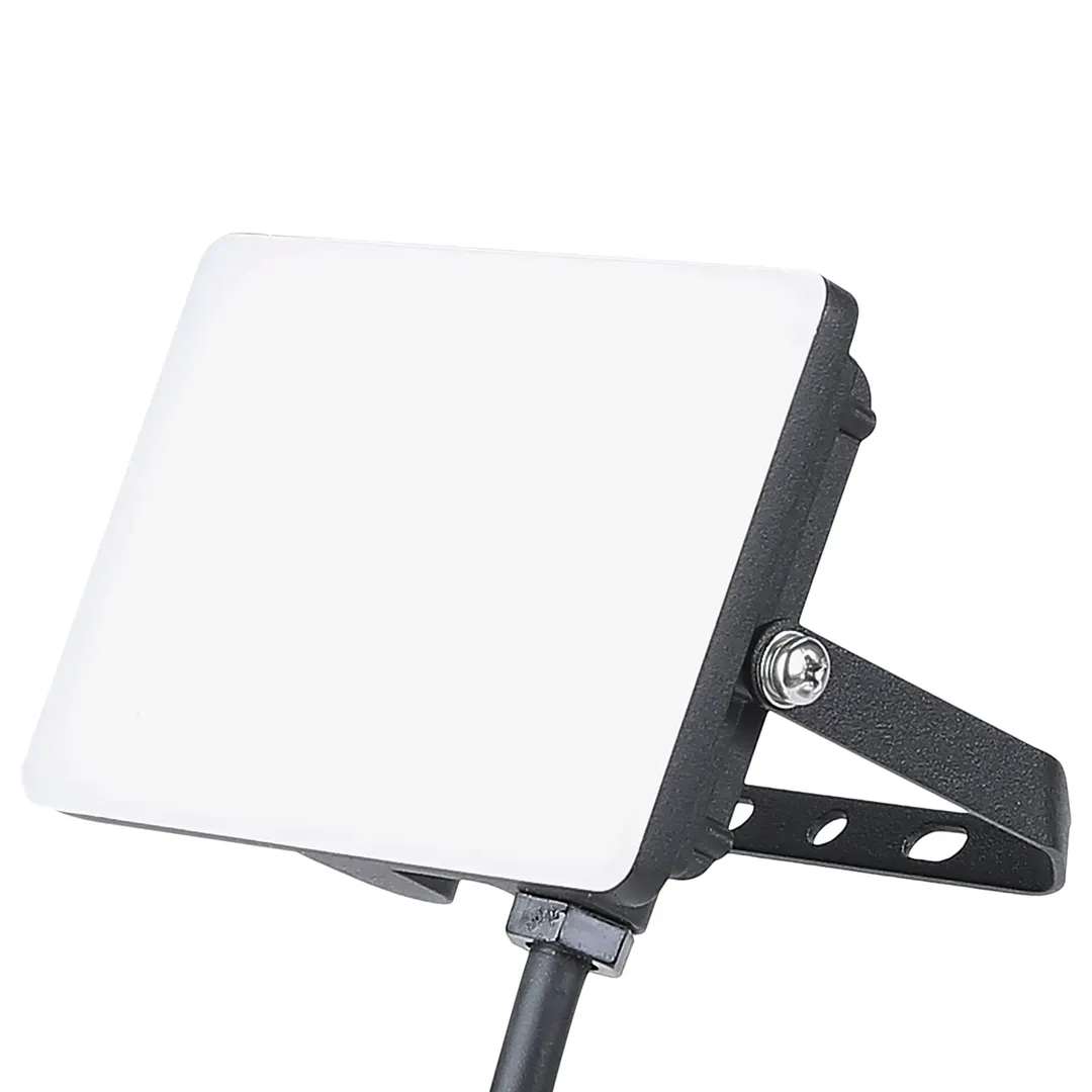 naswietlacz-led-20w-2000lm-5000k-stan-nowy