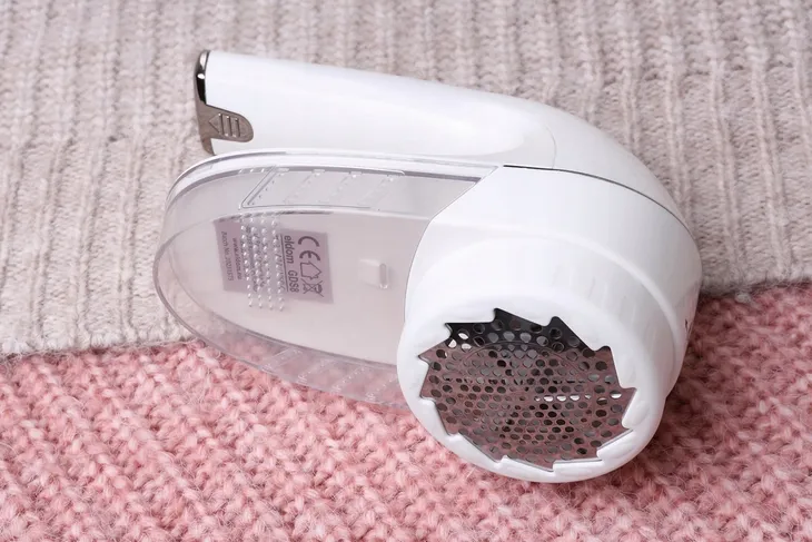 duza-golarka-do-ubran-swetrow-eldom-gds8-eldom-lia-cechy-dodatkowe-nozyki-ze-stali-nierdzewnej-regulacja-wysokosci-strzyzenia