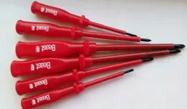 srubokrety-wkretaki-izolowane-do-1000v-magnetyczne-3-plaskie-3-krzyzakowe