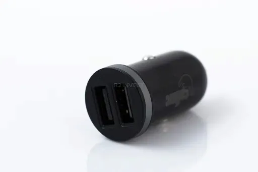 ladowarka-samochodowa-ca01-2-1a-2-usb-czarna-marka-r2-invest
