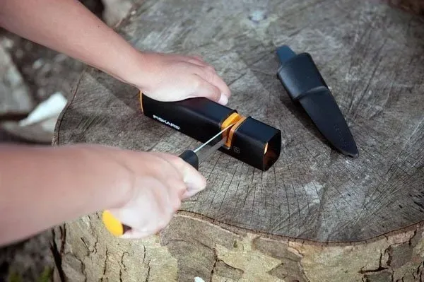 fiskars-xsharp-ostrzalka-do-nozy-noza-i-siekier-fiskars-x-sharp-1000601-stan-nowy-marka-fiskars