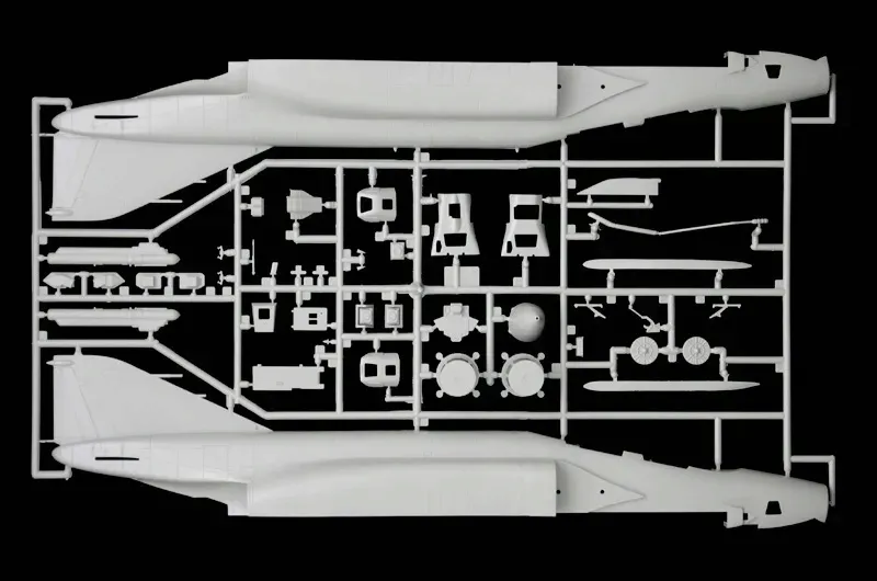 1-48-rf-4e-phantom-ii-model-samolotu-odrzutowego