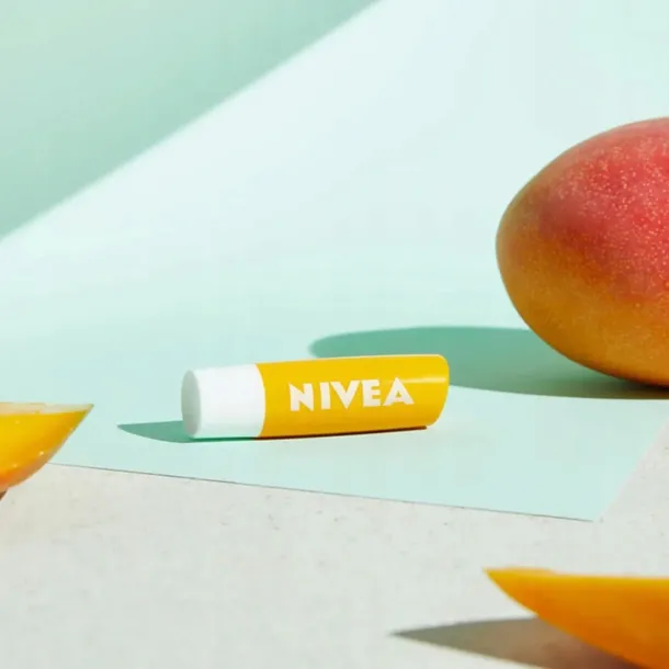 nivea-pielegnujaca-pomadka-do-ust-mango-shine-48-g-marka-nivea