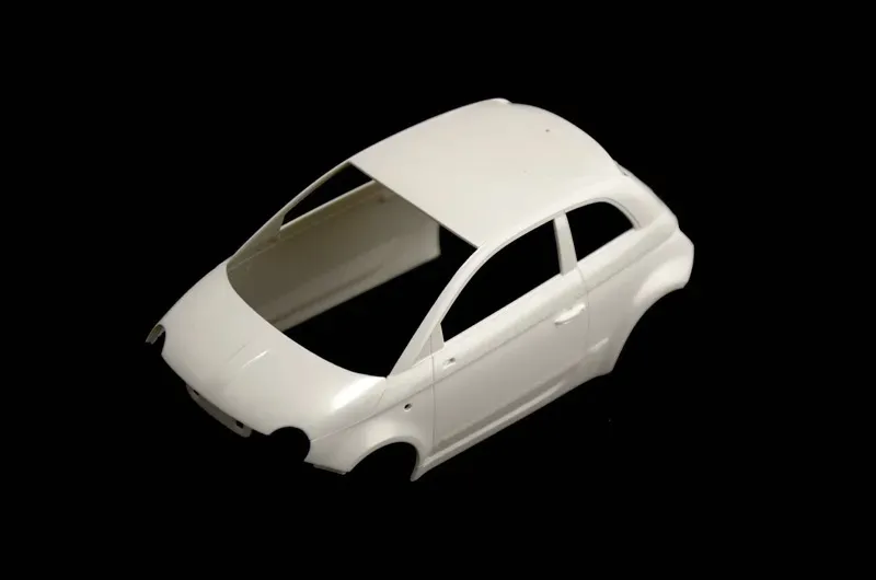 1-24-model-samochodu-500-abarth-2008