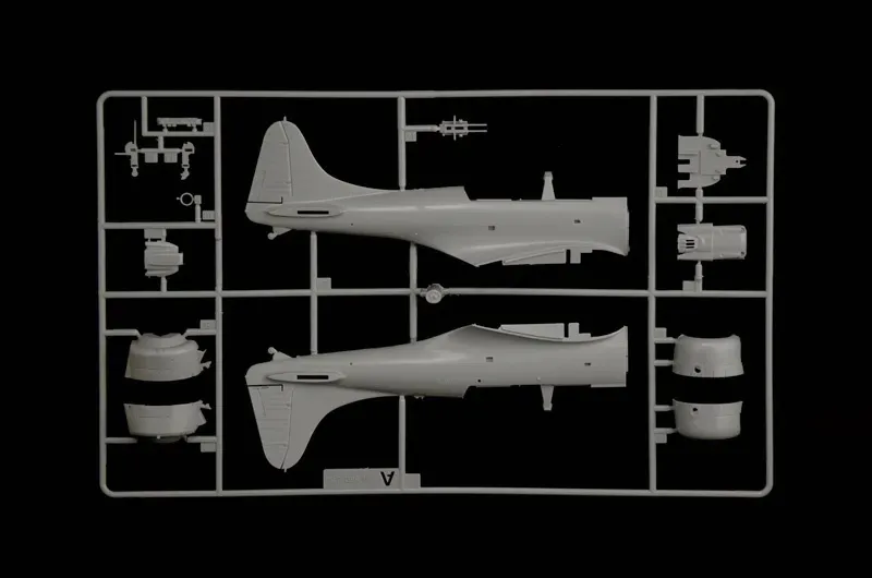 1-48-sbd-3-dauntless-model-samolotu-marka-italeri