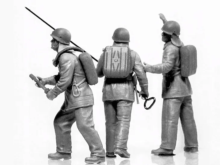 soviet-firemen-1980s-4-figures-1-35-strazacy-epoka-po-ii-wojnie-swiatowej