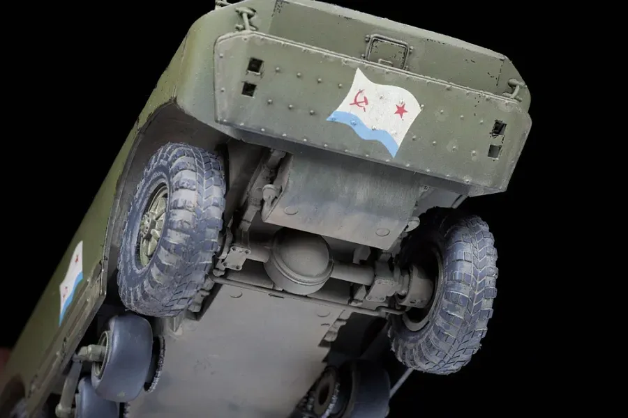 1-35-bdrm-2-soviet-armored-reconnaissance-vehicle-marka-zvezda