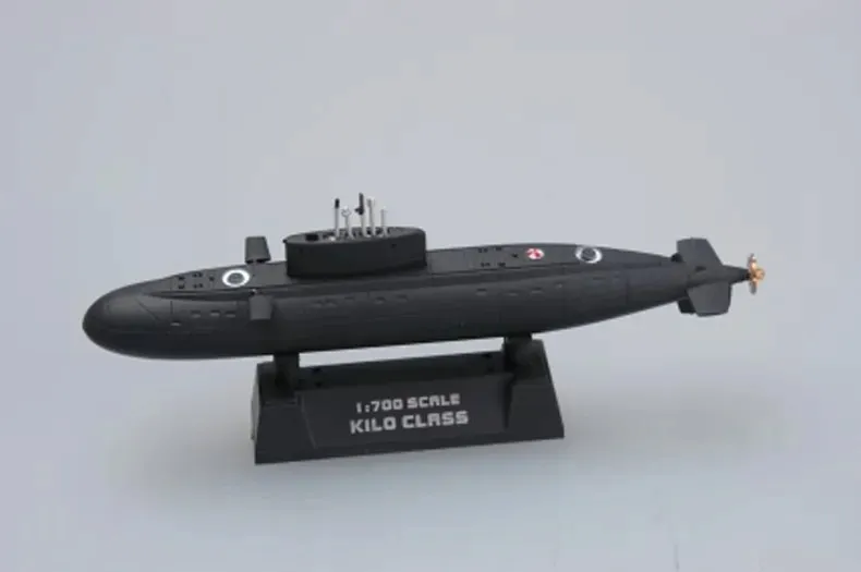 hobby-boss-87002-russian-navy-kilo-class-1-700