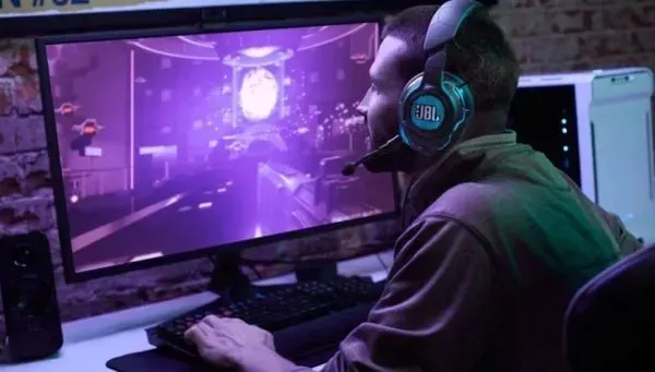 sluchawki-wokoluszne-jbl-quantum-one-rodzaj-sluchawek-wokoluszne