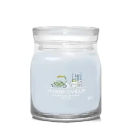 yankee-candle-srednia-swieca-zapachowa-a-calm-and-quiet-place-368g