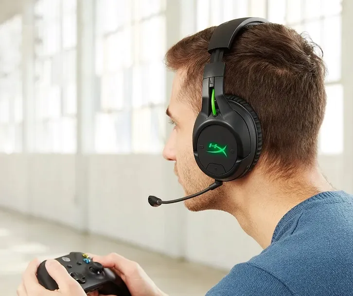 sluchawki-bezprzewodowe-gamingowe-hyperx-cloudx-flight-wireless-xbox-i-pc-konstrukcja-zamknieta