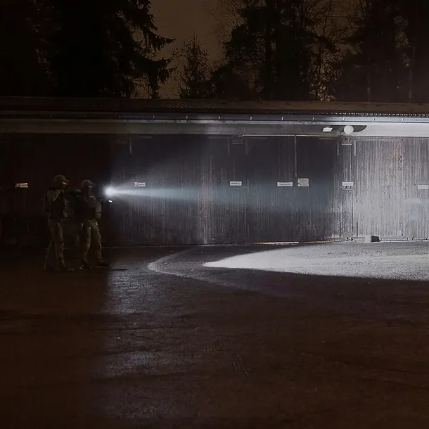 latarka-na-bron-fenix-gl23r-zrodlo-swiatla-led