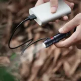 latarka-led-fenix-e05r-czarna-klasa-wodoszczelnosci-ipx-8