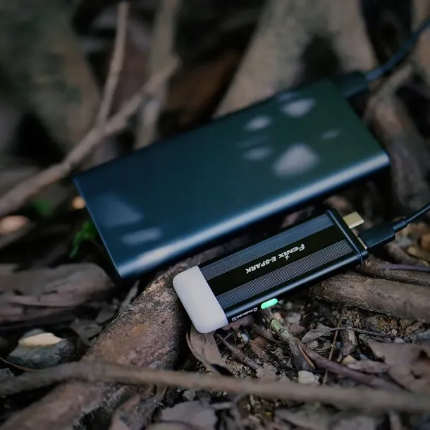 latarka-led-fenix-e-spark-zrodlo-swiatla-led