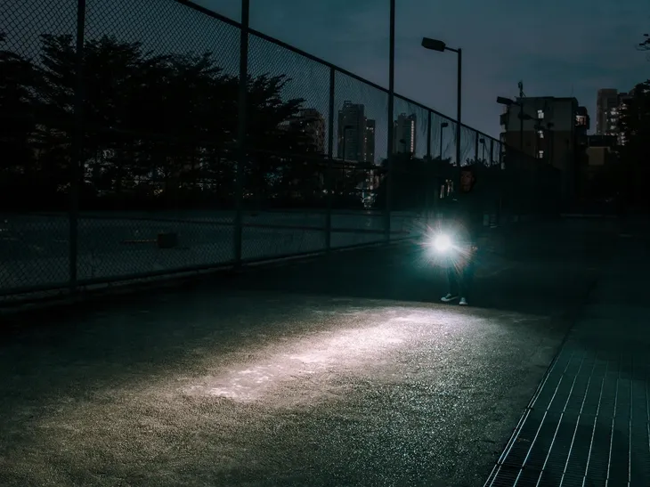 latarka-led-fenix-e20-v2-0-zasilanie-baterie