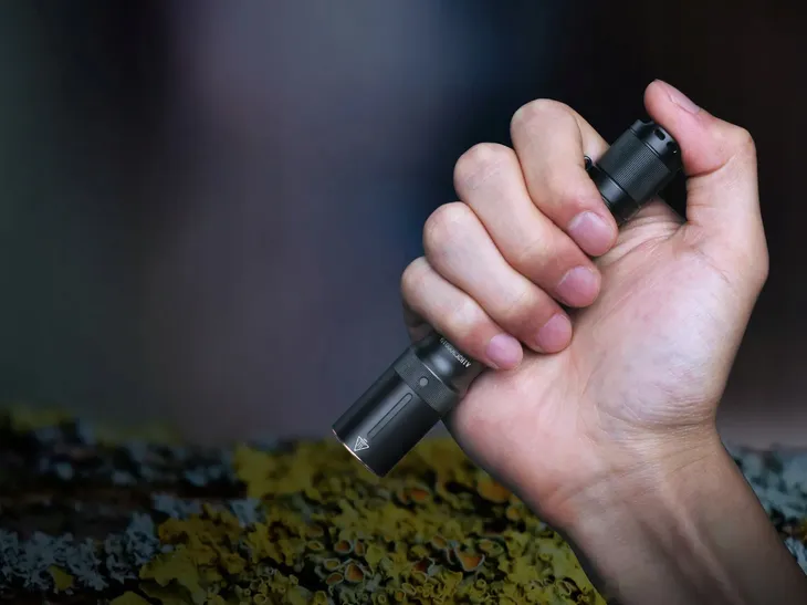 latarka-led-fenix-e20-v2-0-kod-producenta-e20-v2-0