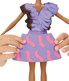 play-doh-ciastolina-zestaw-lalka-barbie-fashionista-falbanki-hasbro