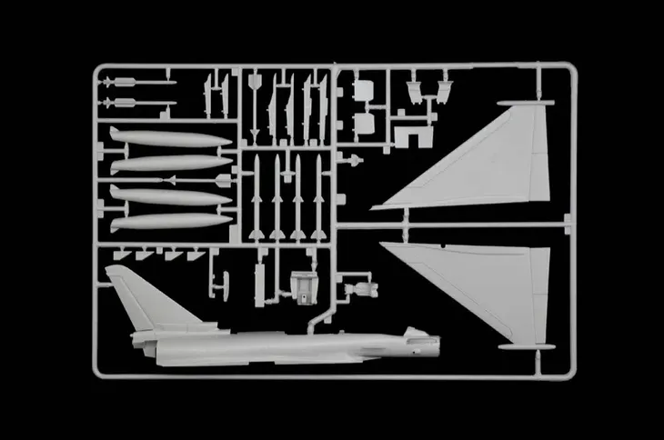 1-72-model-set-ef-2000-typhoon-zestaw-modelarski-stan-nowy