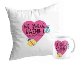zestaw-poduszka-kubek-prezent-na-walentynki-milosc-we-dwoje-razniej