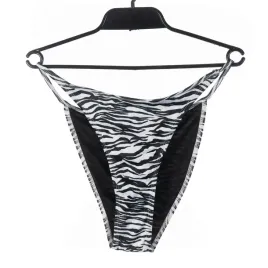 dol-od-stroju-kapielowego-prettylittlething-bialo-czarna-zebra-38