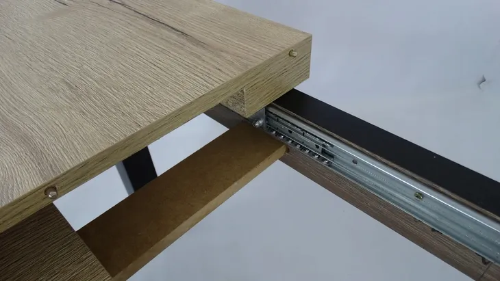 stol-dab-halifax-egger-rozkladany-100x200-300-material-blatu-plyta-laminowana
