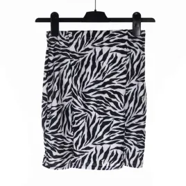 spodnica-damska-prettylittlething-bialo-czarna-zebra-mini-34
