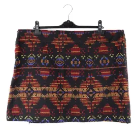 spodnica-damska-tu-czarna-krotka-z-przeszyciami-50