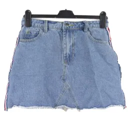 spodnica-damska-boohoo-niebieska-jeans-mini-38