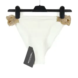 dol-od-stroju-kapielowego-prettylittlething-bialy-blyszczacy-z-dzetami-38