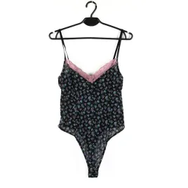 body-damskie-urban-outfitters-czarne-w-kwiatuszki-na-ramiaczkach-stringi-l