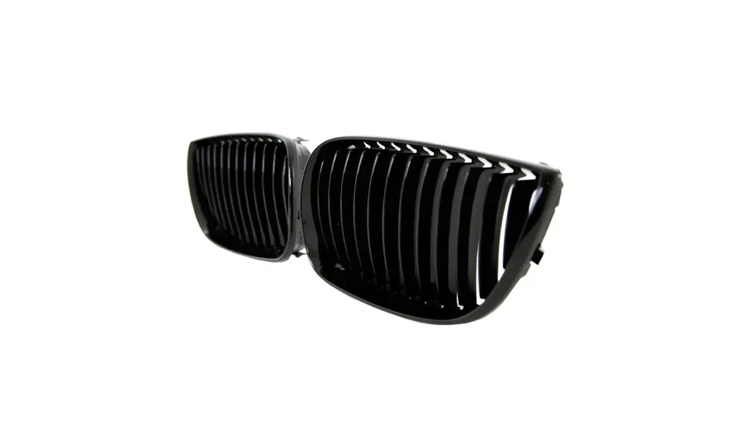 grill-bmw-1-e81-e82-e87-e88-pojedyncze-zeberka-gloss-black-stan-nowy