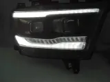 lampy-reflektory-black-led-do-dodge-ram-19-22-strona-zabudowy-lewe-prawe