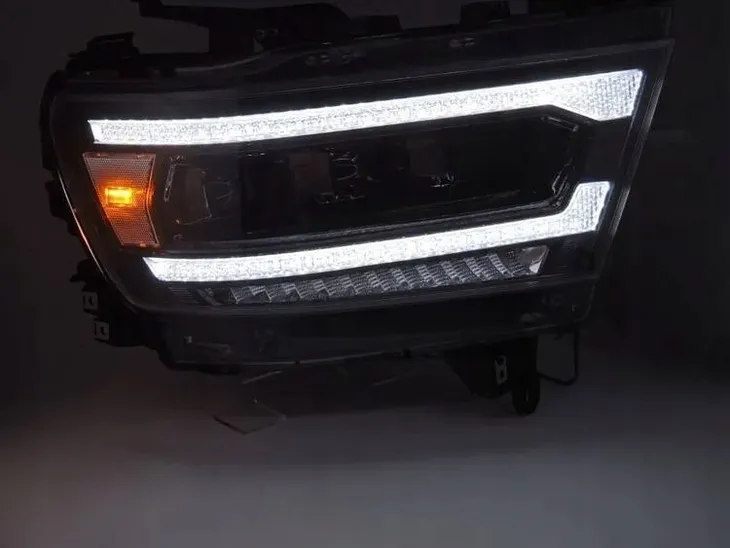 lampy-reflektory-full-led-black-do-dodge-ram-19-22-strona-zabudowy-lewe-prawe