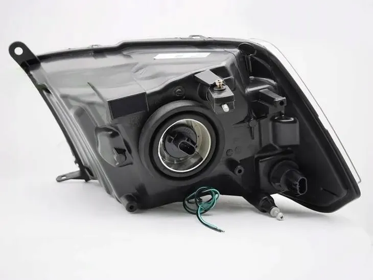 lampy-reflektory-chrome-led-do-dodge-ram-09-18-rodzaj-swiatel-mijania-tradycyjne-halogenowe