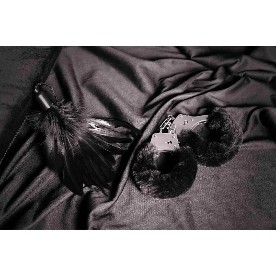 small-feather-tickler-rodzaj-bat