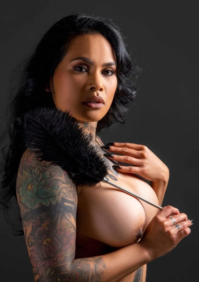 feather-tickler-black