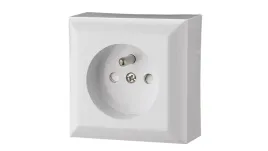 gniazdo-pojedyncze-natynkowe-z-uziemieniem-ip20-biale-gao-20455
