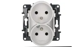 niloe-step-gniazdo-zasilajace-podwojne-2x2p-z-do-ramek-wielokrotnych-zac