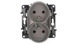 niloe-step-gniazdo-zasilajace-podwojne-2x2p-z-do-ramek-wielokrotnych-zac